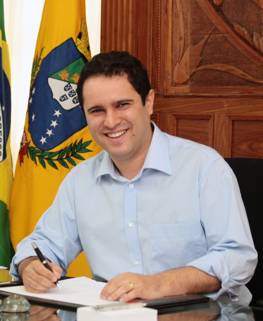 Prefeito Edivaldo Júnior valoriza servidores públicos municipais