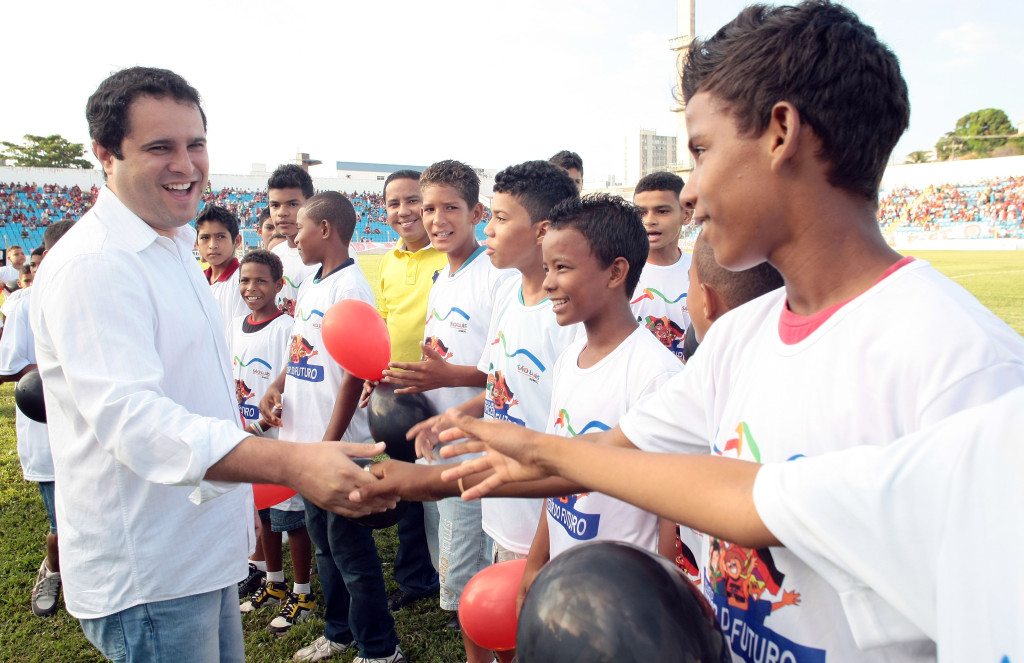 Prefeito_Inaugura_Placar_Eletrônico_Nhozinho_Santos__080913_foto Honório Moreira_ 0869