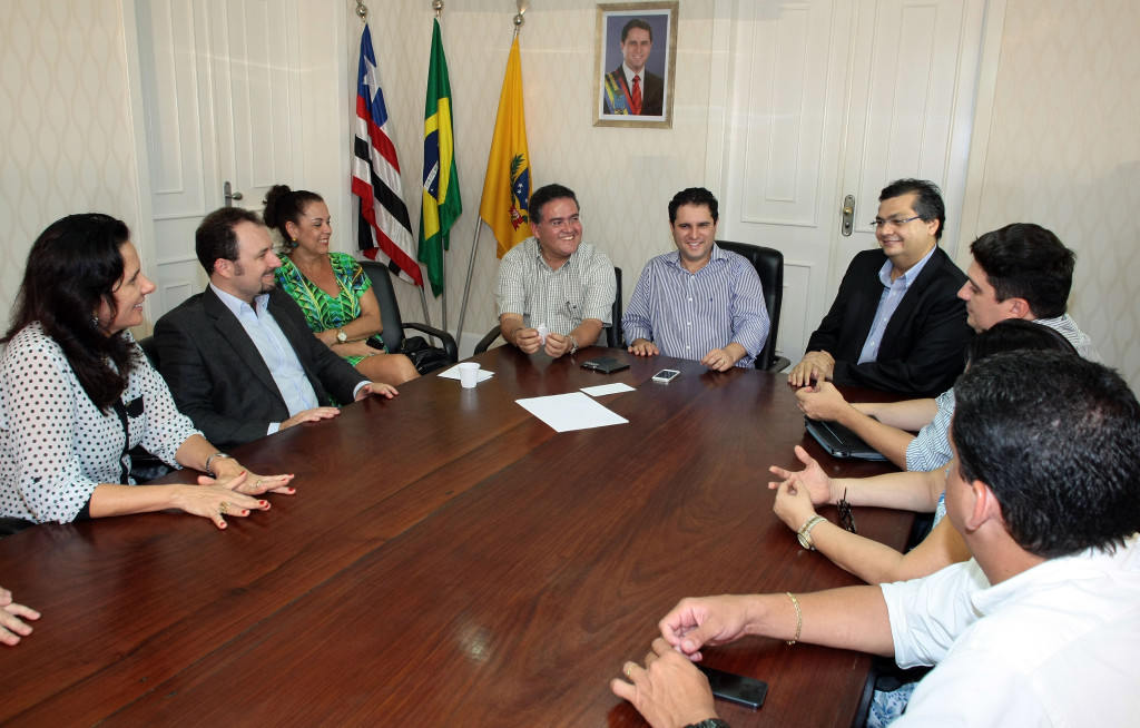 Prefeito Edivaldo, vice Roberto Rocha e o presidente da Embratur, Flávio Dino durante reunião com diretor nacional do PAC Cidades Históricas