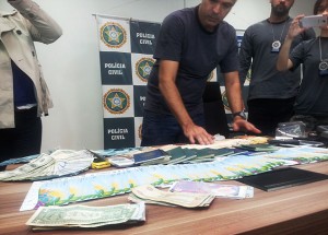 Polícia Civil apresenta material recolhido no Rio de Janeiro
