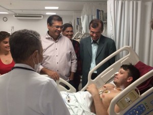 Anúncio foi feito após visita ao policial militar Chesman, no Hospital Carlos Macieira 