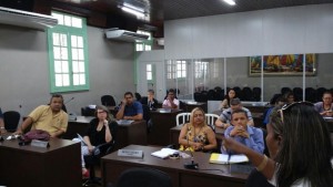 Assessores de comunicaÃ§Ã£o de vereadores no encontro com a diretora de comunicaÃ§Ã£o Itamargarethe Correa Lima. (2)