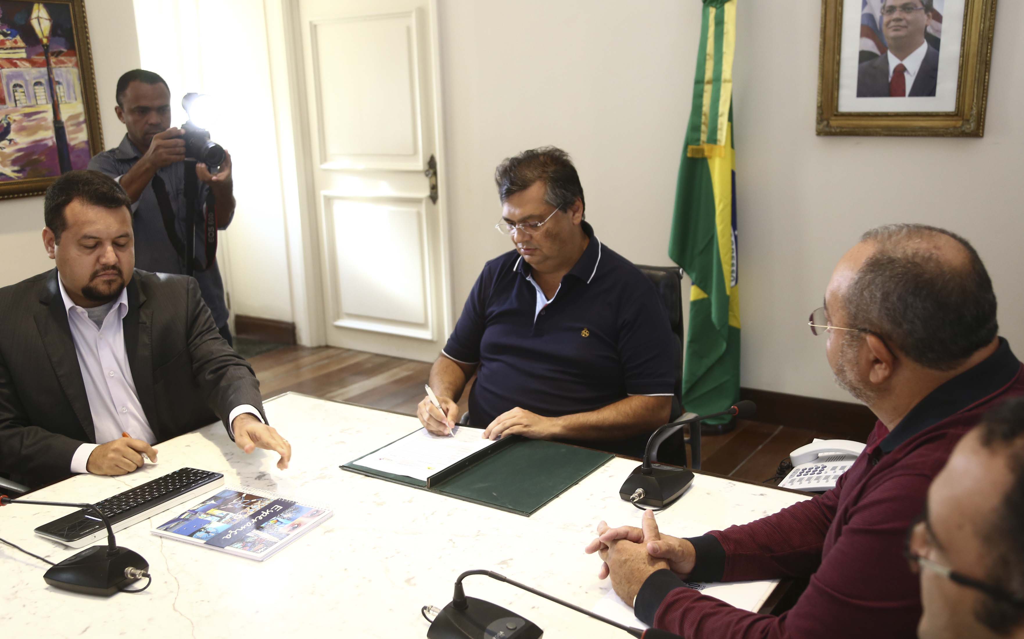 Governador Flávio Dino assinou a ordem de serviço para construção de corredor que melhorará trânsito na região da Forquilha. Foto: Gilson Teixeira/Secap
